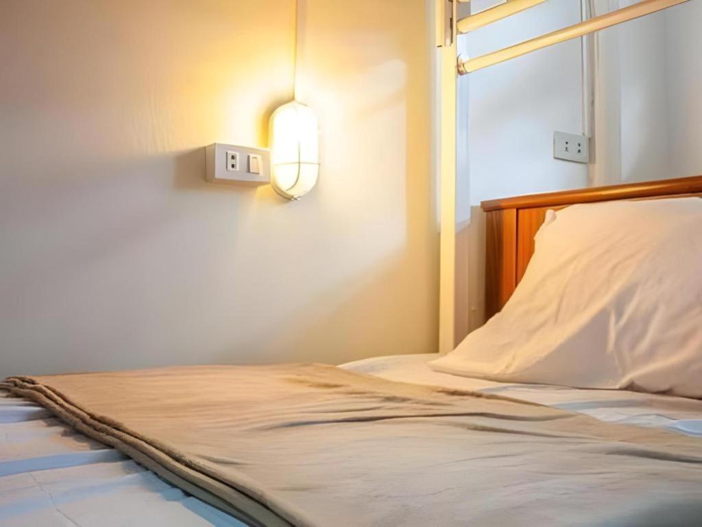 Kamin Bird Hostel Bangkok Buitenkant foto